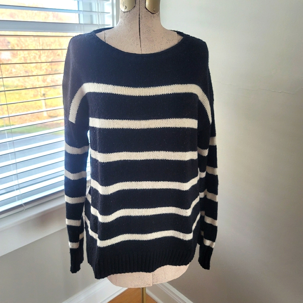 Casual Black and White Sweater